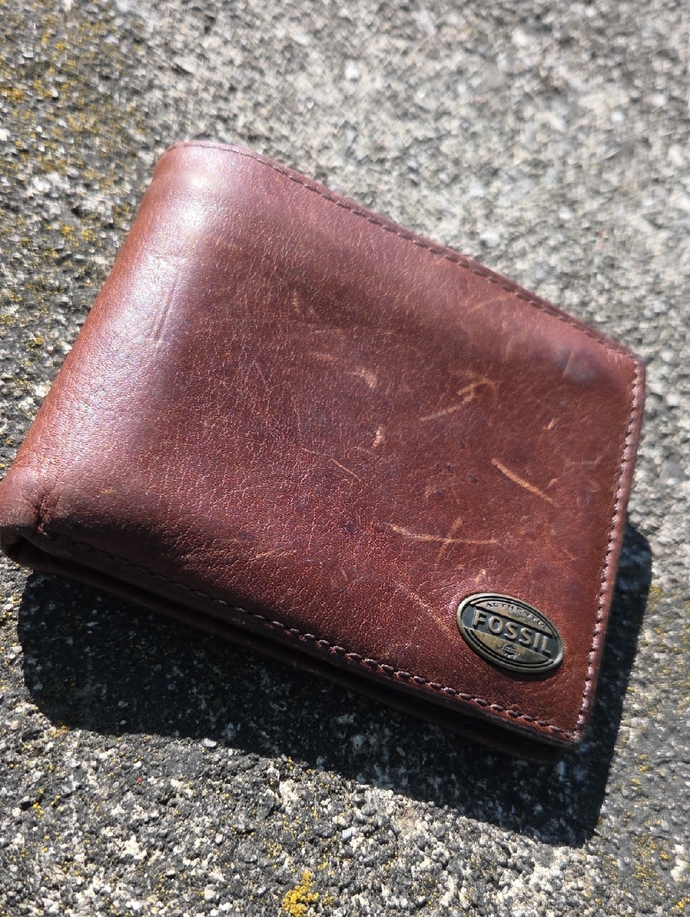 Fossil Men’s Dark Brown Leather Wallet with Metal Logo